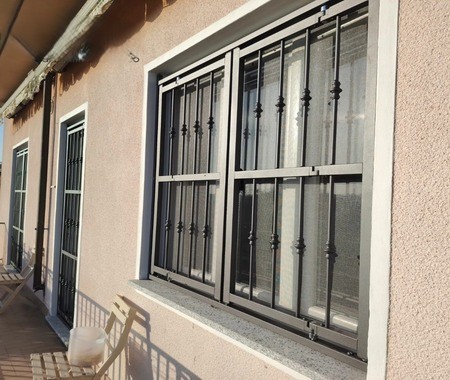 Inferriata di sicurezza con snodo installata a Lissone dopo tentativo di effrazione